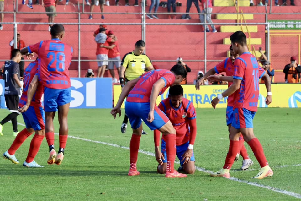 Rudy Barrientos celebra la remontada ante Malacatan